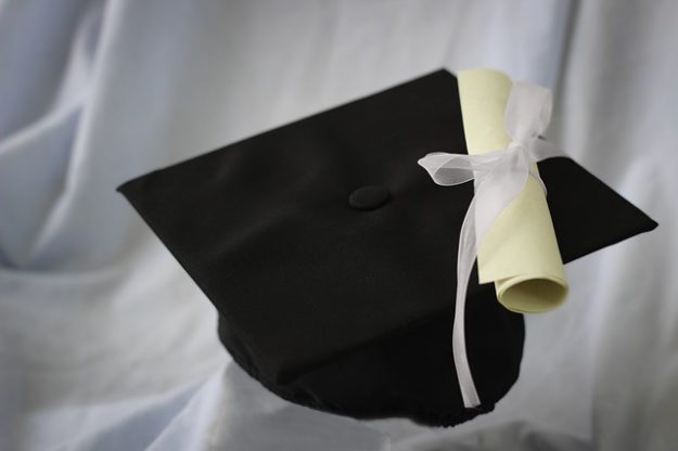 graduation-2148715_640